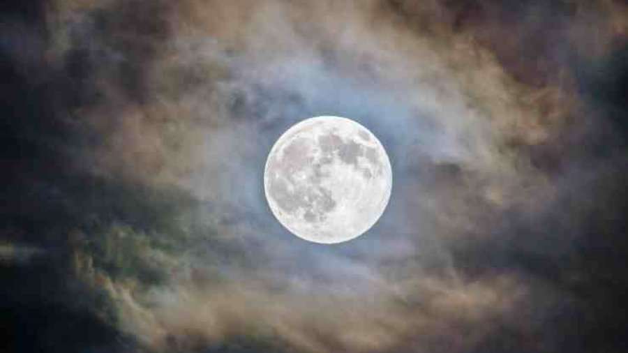When the Full Moon Rises: Unveil Its Secret Wisdom to Illuminate Your Soul!